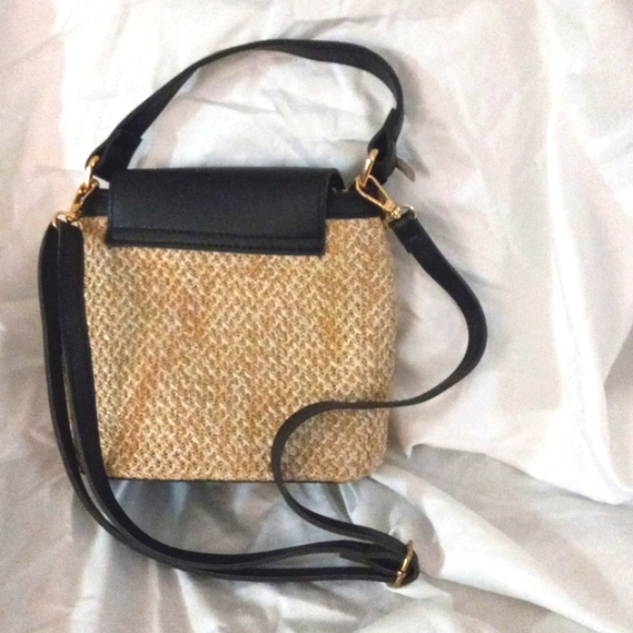 Straw Crossbody Bag Purse Flap-Over Circle Lock Zip 7" X 8.5" Lined Black Trim - Picture 2 of 7